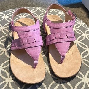 Vionic Lupe Thong Sandals size 8 Lilac Leather